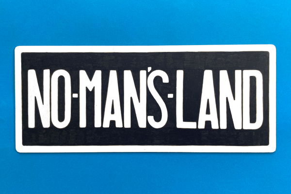 Plaque No Man's Land peinte à la main